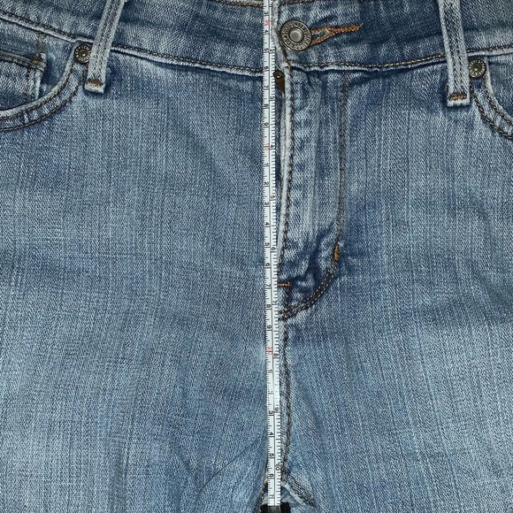 Vintage Levi Light Wash Jeans - Picture 5 of 6